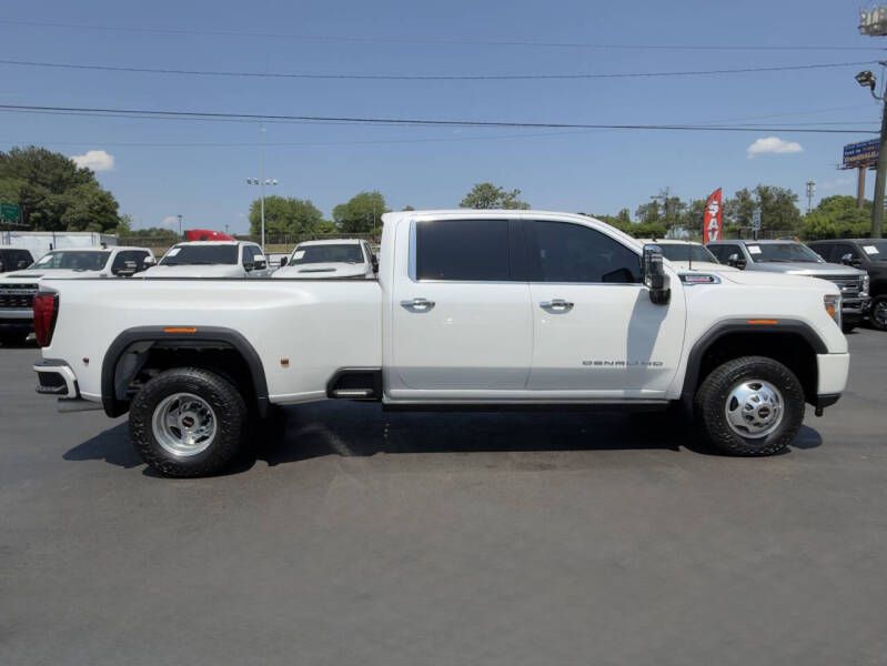 Photo 3 of this GMC SIERRA DENALI