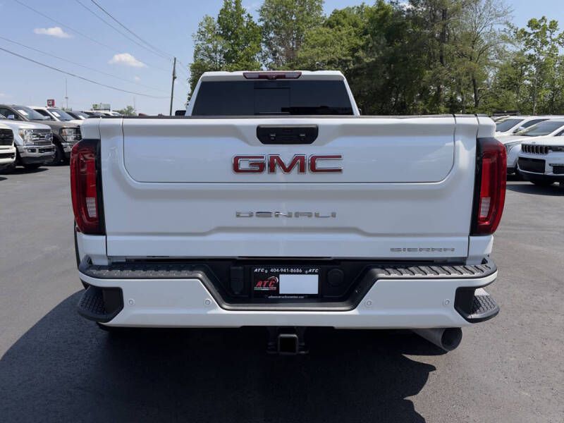 Photo 6 of this GMC SIERRA DENALI