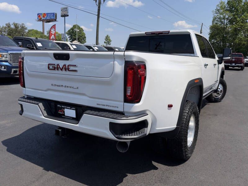 Photo 7 of this GMC SIERRA DENALI