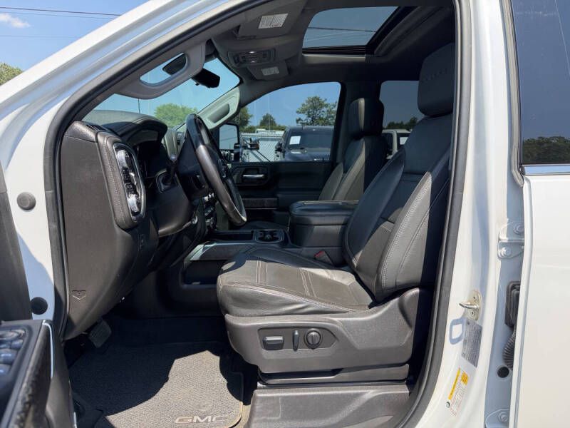 Photo 8 of this GMC SIERRA DENALI