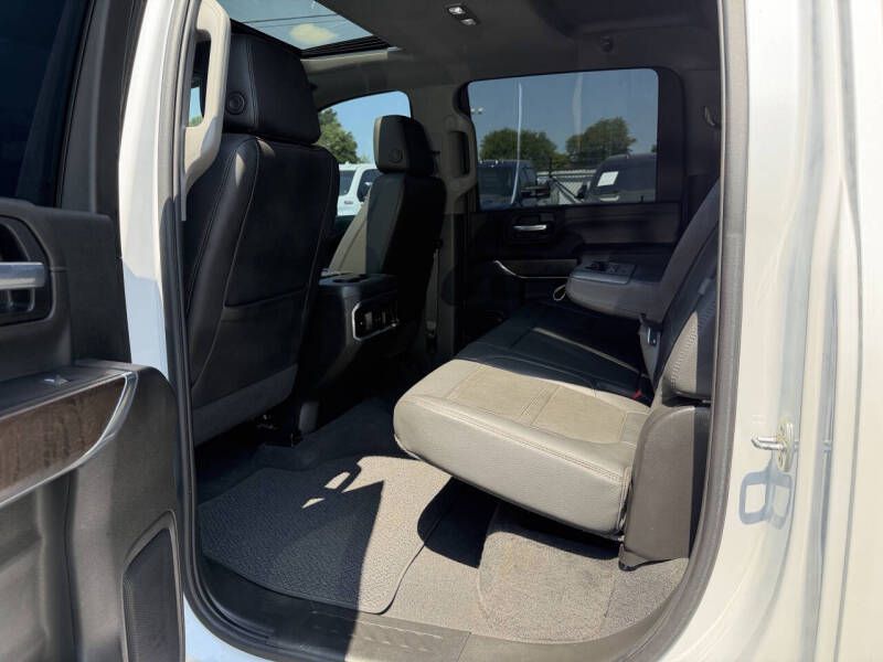Photo 9 of this GMC SIERRA DENALI