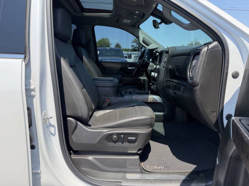 Photo 10 of this GMC SIERRA DENALI