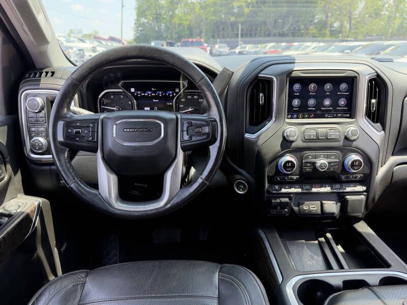 Photo 13 of this GMC SIERRA DENALI