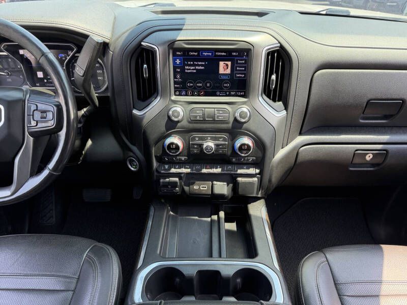 Photo 14 of this GMC SIERRA DENALI