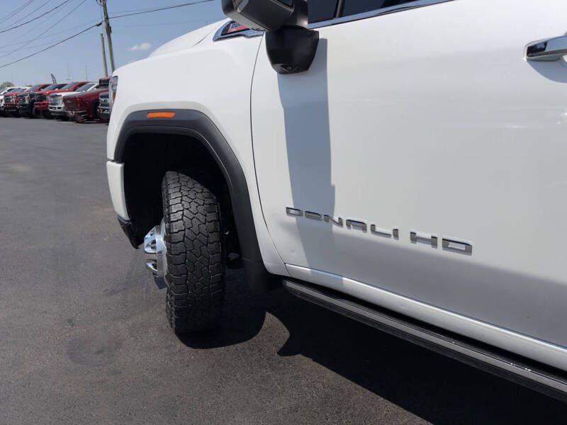 Photo 23 of this GMC SIERRA DENALI