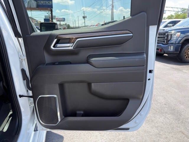 Photo 21 of this CHEVROLET SILVERADO 1500