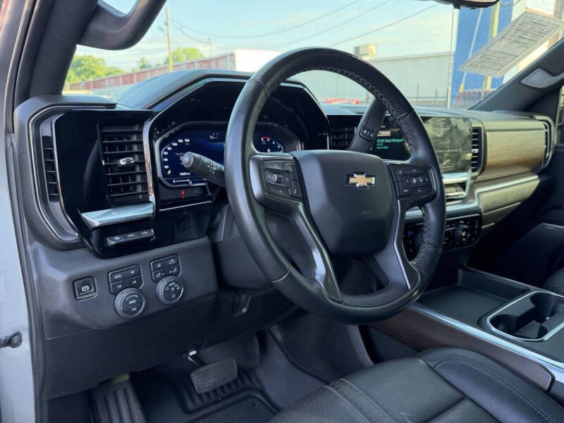 Photo 16 of this CHEVROLET SILVERADO 3500