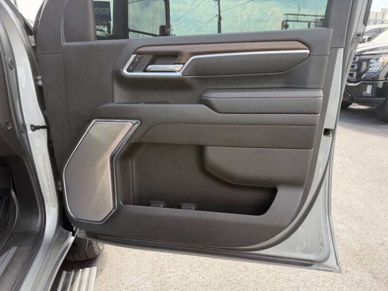 Photo 19 of this CHEVROLET SILVERADO 3500