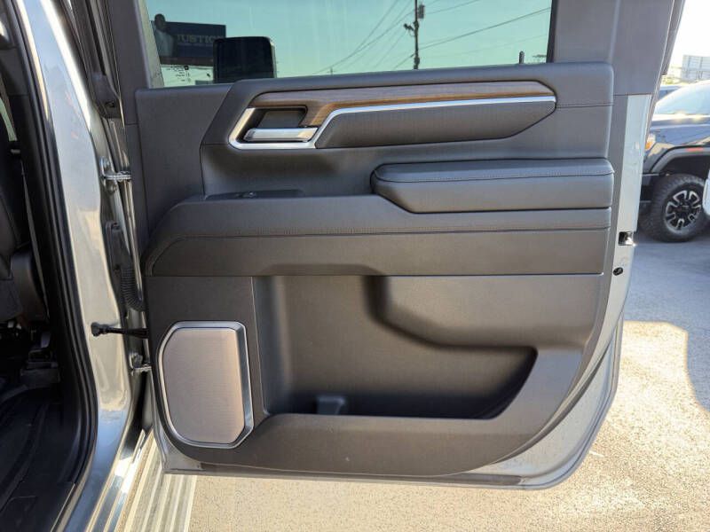 Photo 21 of this CHEVROLET SILVERADO 3500