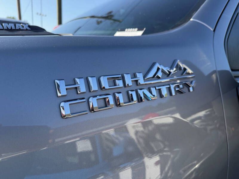 Photo 24 of this CHEVROLET SILVERADO 3500