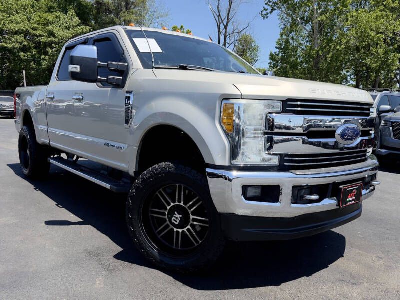 Photo 2 of this FORD F250 LARIAT