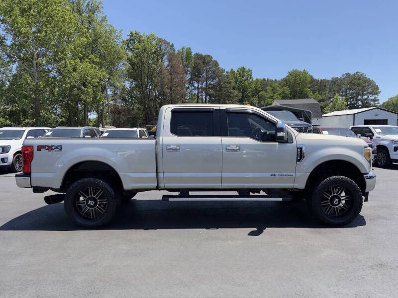 Photo 4 of this FORD F250 LARIAT
