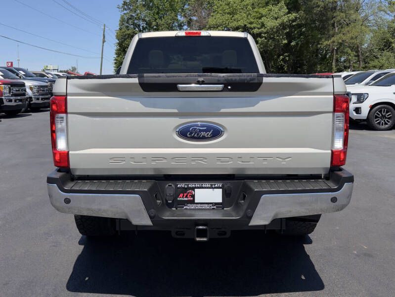 Photo 6 of this FORD F250 LARIAT