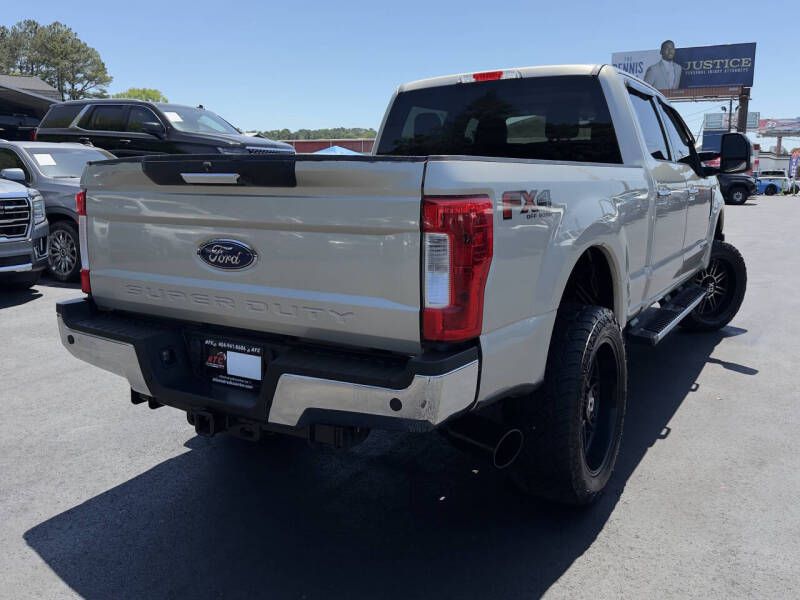 Photo 7 of this FORD F250 LARIAT