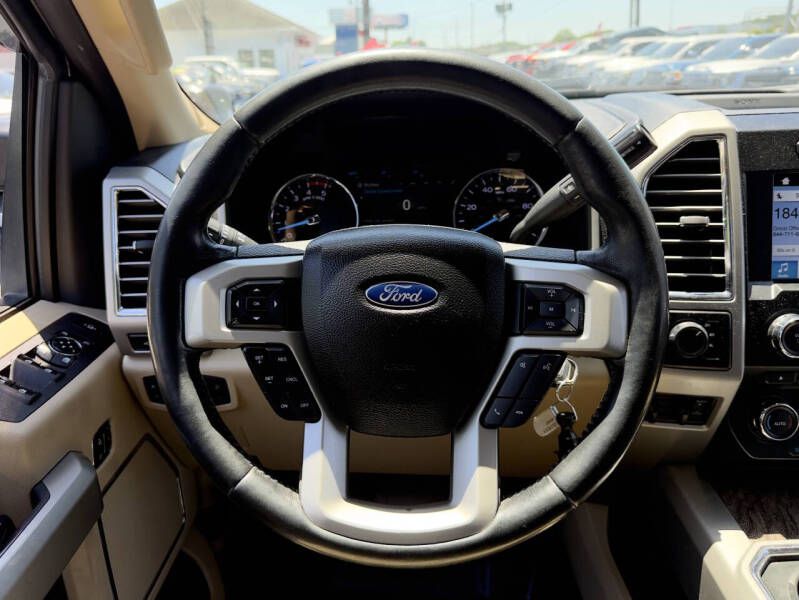 Photo 17 of this FORD F250 LARIAT