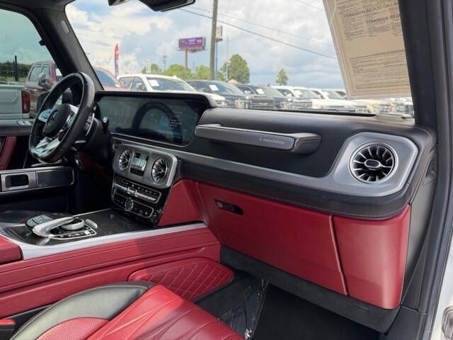Photo 18 of this MERCEDES-BENZ G-CLASS