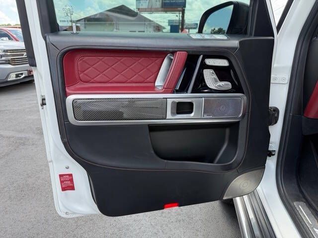 Photo 19 of this MERCEDES-BENZ G-CLASS
