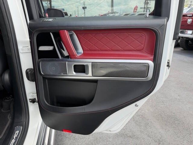 Photo 21 of this MERCEDES-BENZ G-CLASS