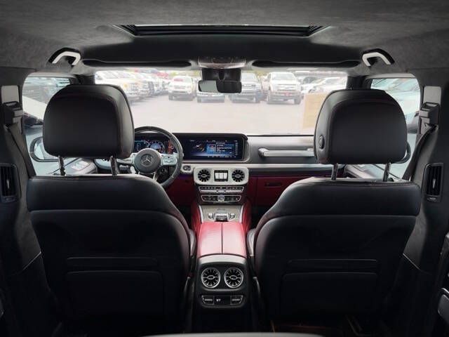 Photo 23 of this MERCEDES-BENZ G-CLASS