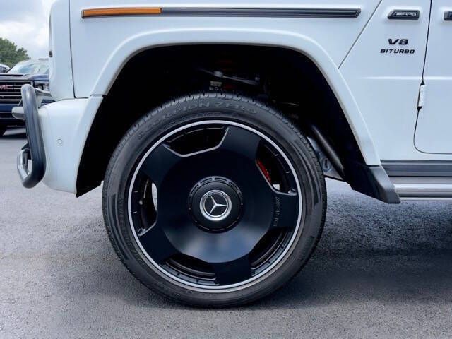 Photo 25 of this MERCEDES-BENZ G-CLASS