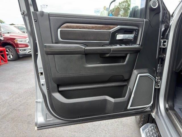 Photo 19 of this RAM 2500 LARAMIE