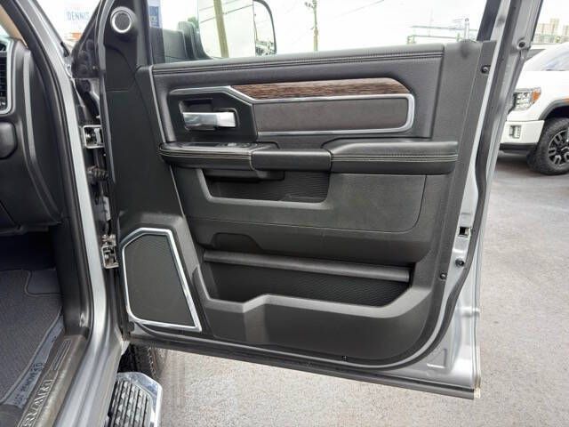 Photo 20 of this RAM 2500 LARAMIE