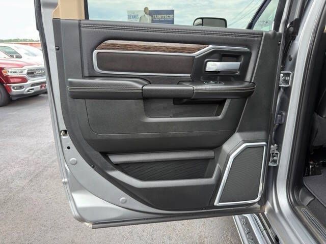Photo 21 of this RAM 2500 LARAMIE