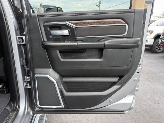Photo 22 of this RAM 2500 LARAMIE