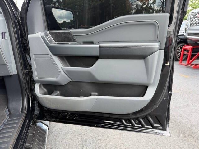Photo 21 of this FORD F150 XLT