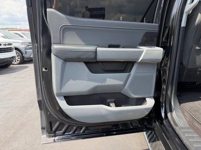 Photo 22 of this FORD F150 XLT