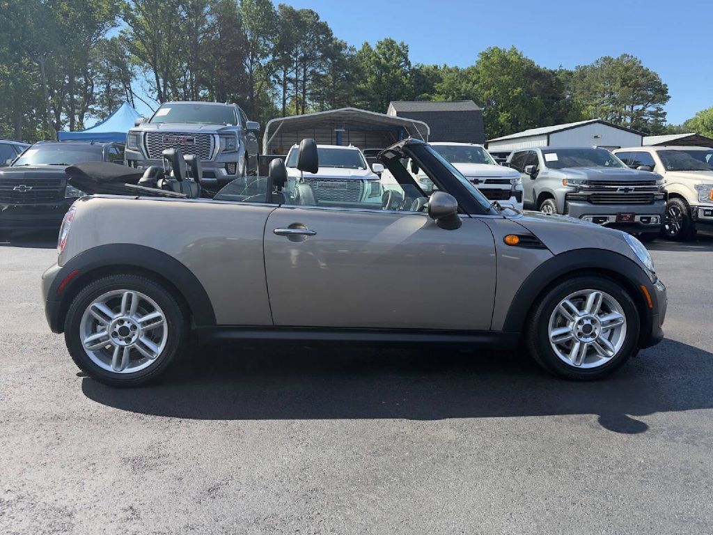 Photo 8 of this MINI COOPER