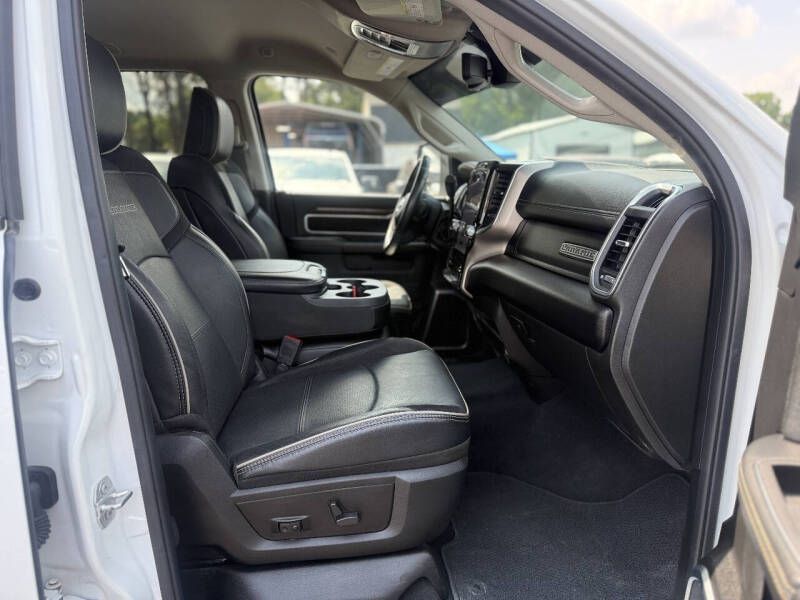 Photo 10 of this RAM 2500 LARAMIE