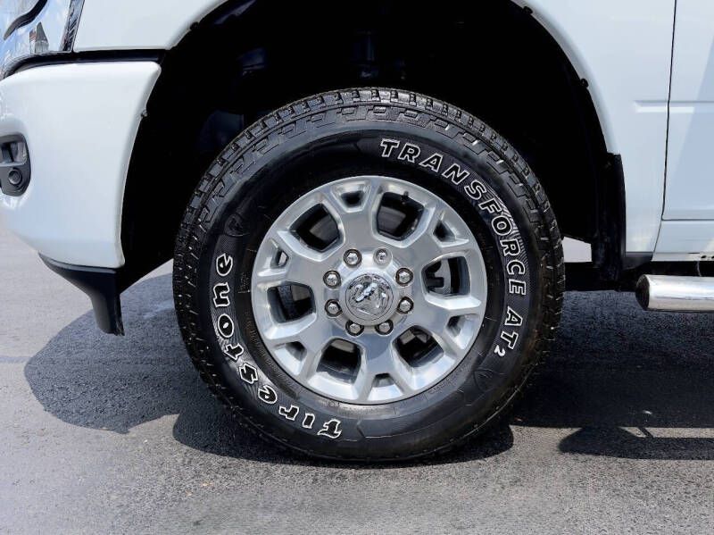 Photo 23 of this RAM 2500 LARAMIE
