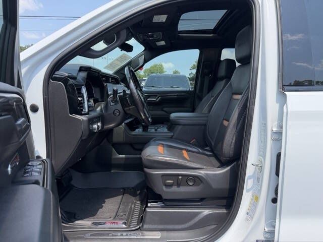 Photo 9 of this GMC SIERRA