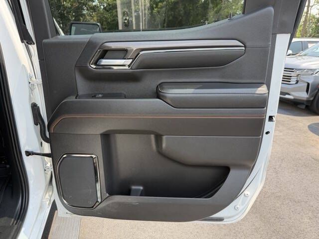 Photo 23 of this GMC SIERRA