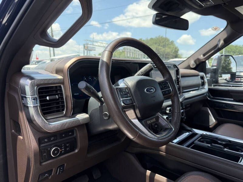 Photo 13 of this FORD F250 KING RANCH