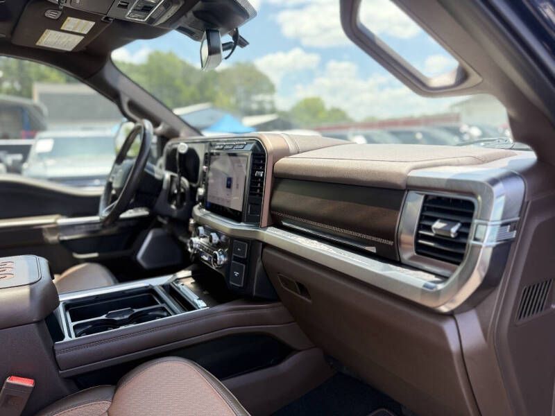 Photo 14 of this FORD F250 KING RANCH