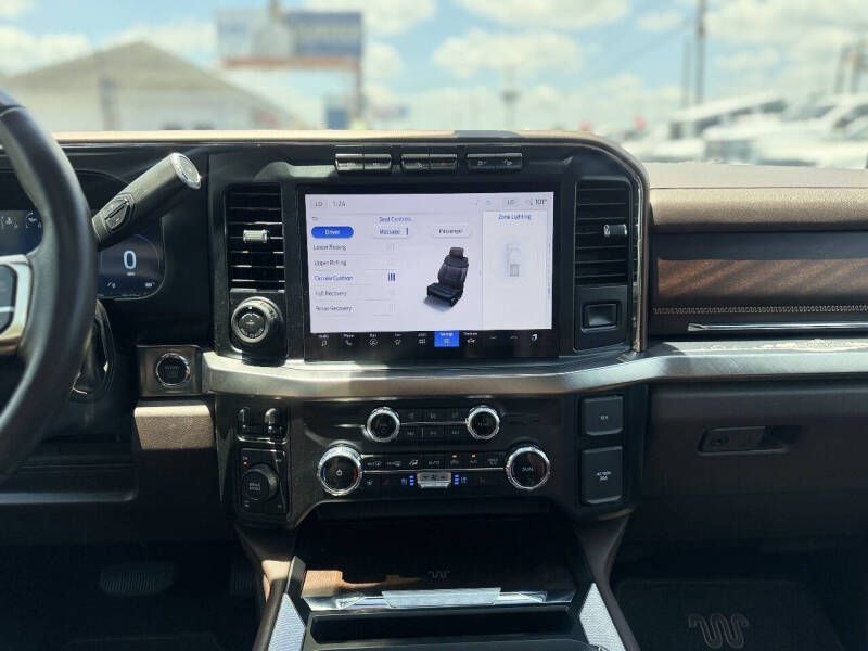 Photo 17 of this FORD F250 KING RANCH