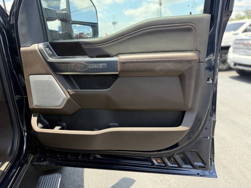 Photo 22 of this FORD F250 KING RANCH