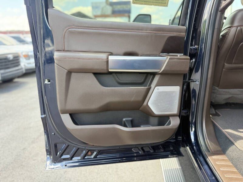 Photo 23 of this FORD F250 KING RANCH