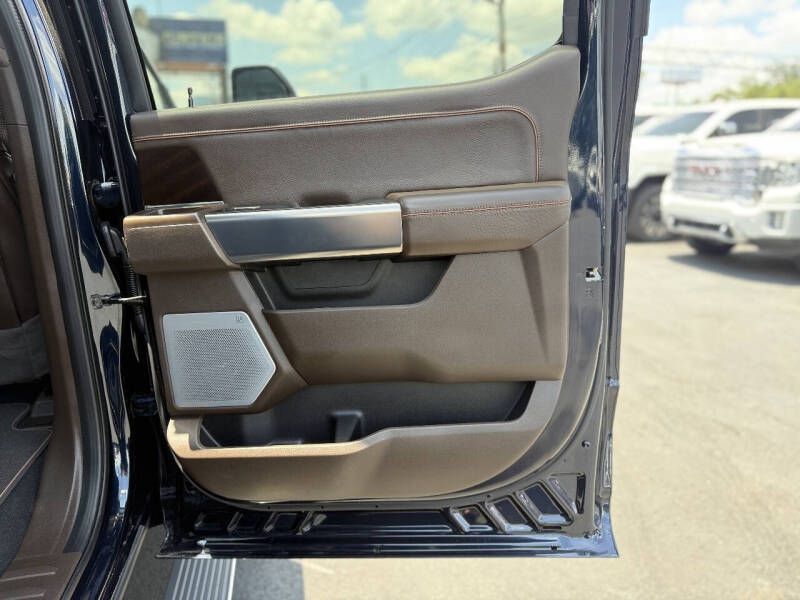 Photo 24 of this FORD F250 KING RANCH
