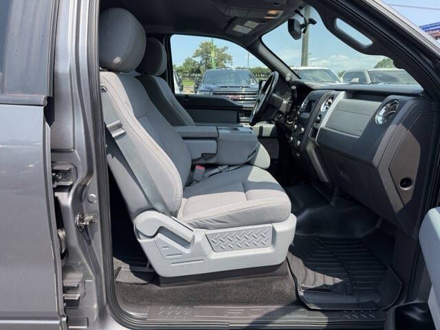 Photo 11 of this FORD F150 XLT