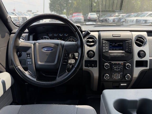 Photo 14 of this FORD F150 XLT