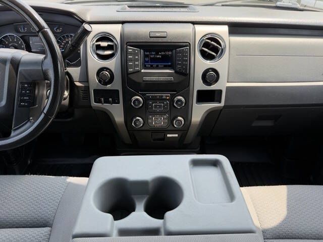 Photo 15 of this FORD F150 XLT