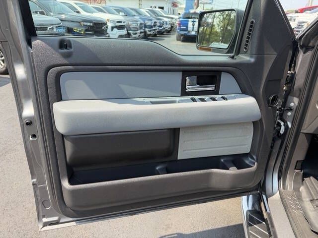Photo 17 of this FORD F150 XLT