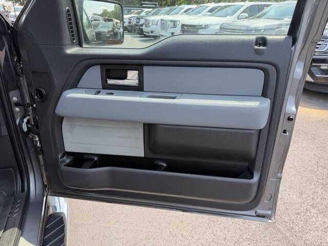 Photo 18 of this FORD F150 XLT