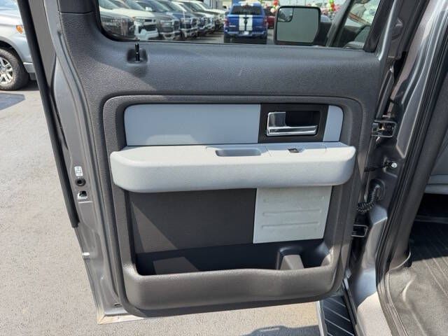 Photo 19 of this FORD F150 XLT