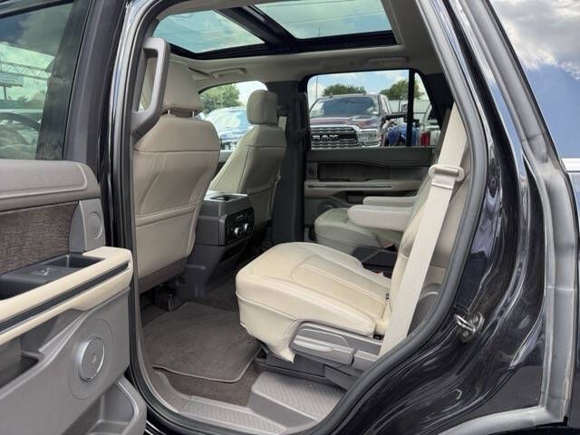 Photo 12 of this FORD EXPEDITION