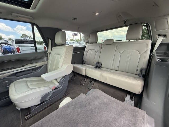 Photo 13 of this FORD EXPEDITION