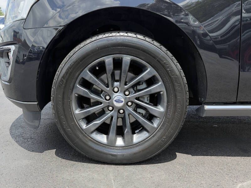 Photo 26 of this FORD EXPEDITION